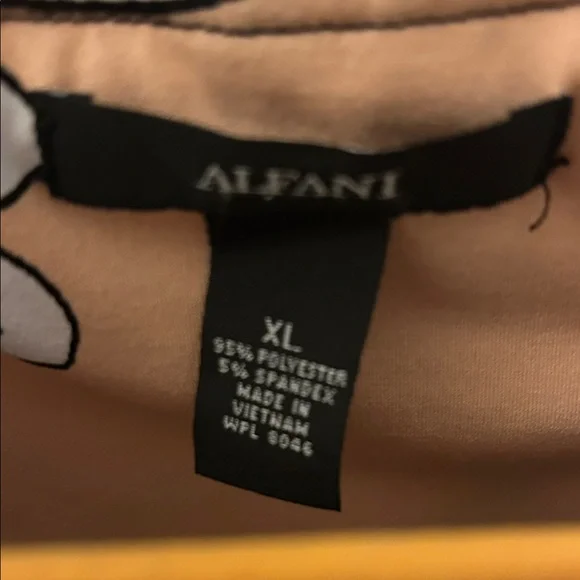 Alfani Sleeveless Patterned Mini Dress in Black and salmon pink - Picture 3 of 6